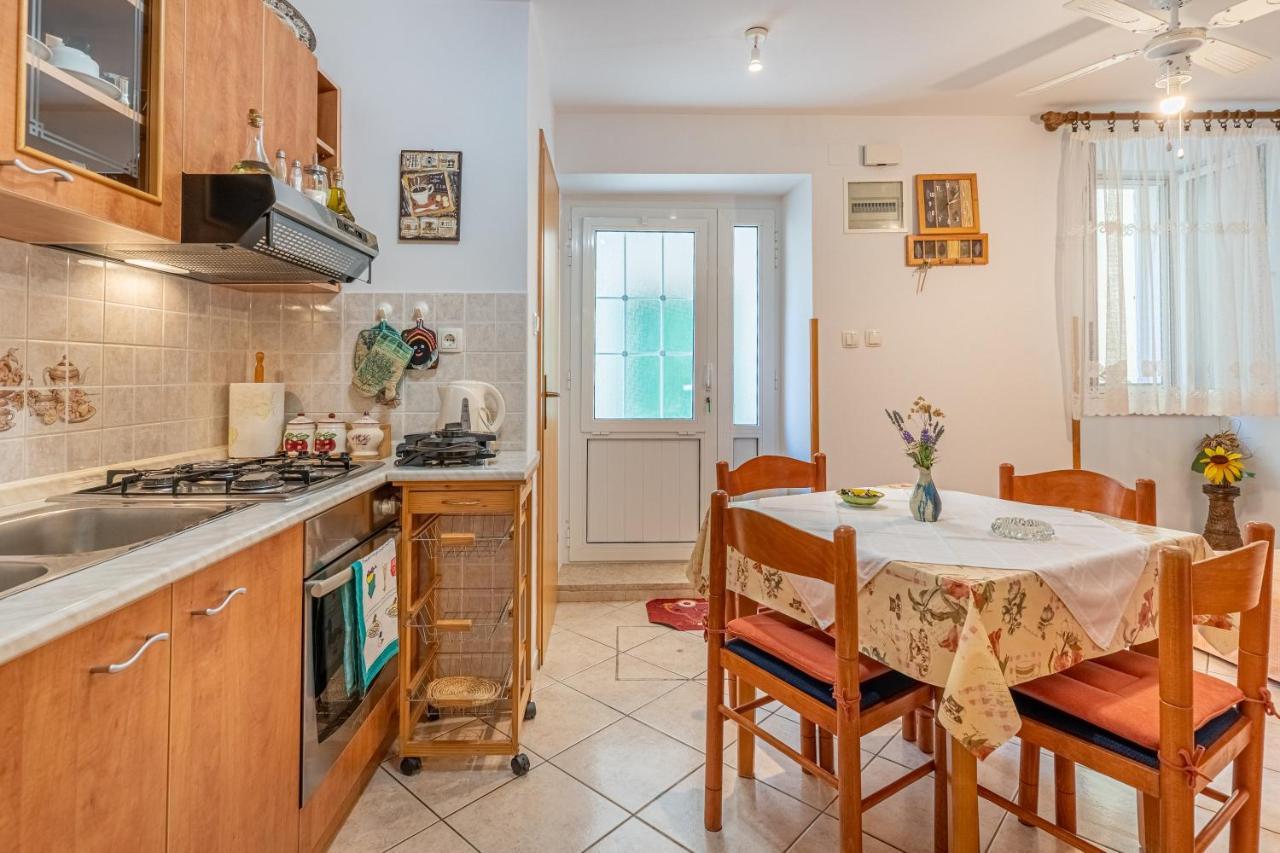 Kovacine Apartment Cres Bagian luar foto